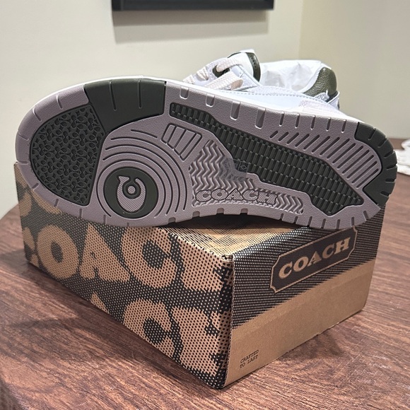 Coach Women’s Soho Sneaker in Olive/Optic White - Size 7 - Picture 10 of 14
